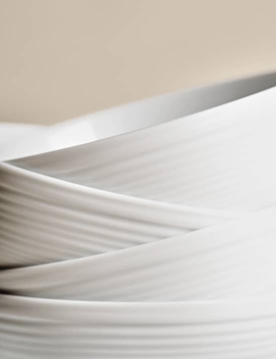 16 Piece Ribbed Porcelain Dinner Set