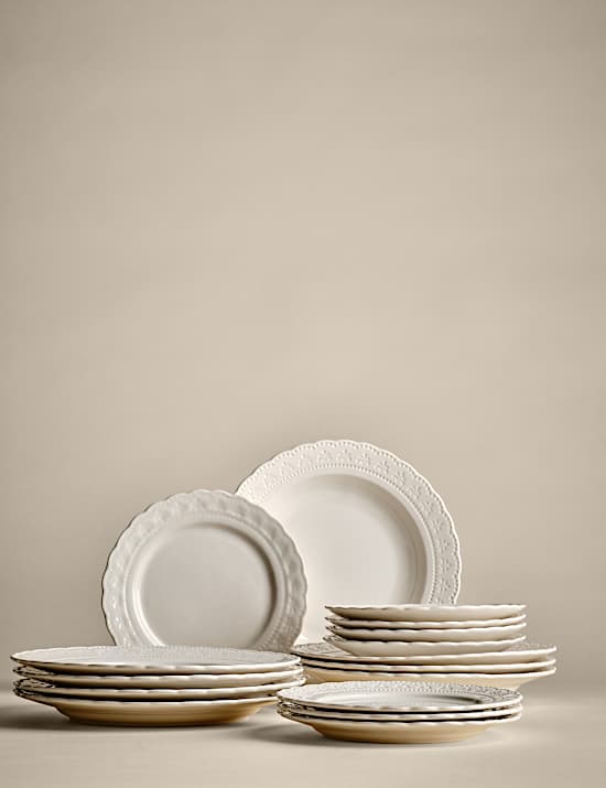 16 Piece Vintage Dinner Set