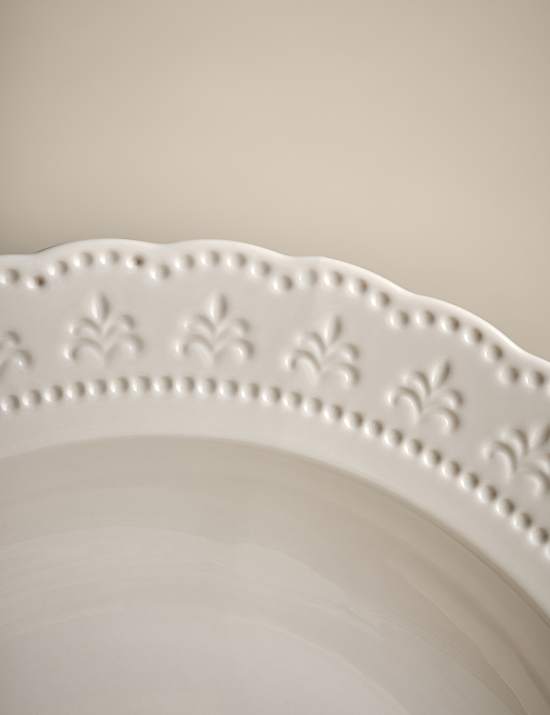 16 Piece Vintage Dinner Set