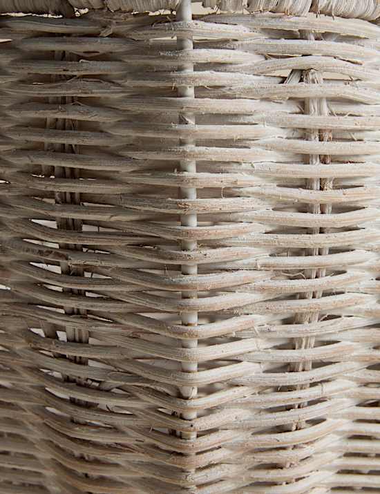 Bol en rotin &agrave; feston et pied