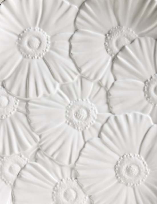 Plat &agrave; motif fleuri