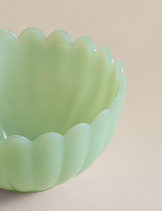 Pucharek deserowy z mlecznego szkła