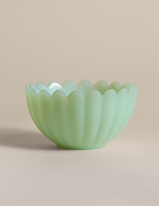 Pucharek deserowy z mlecznego szkła