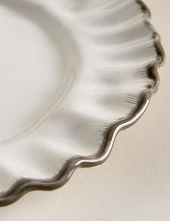 Ruffle Dinner Plate