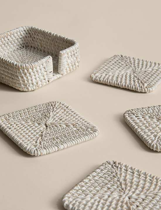 Set van 4 onderzetters met rotan en houder