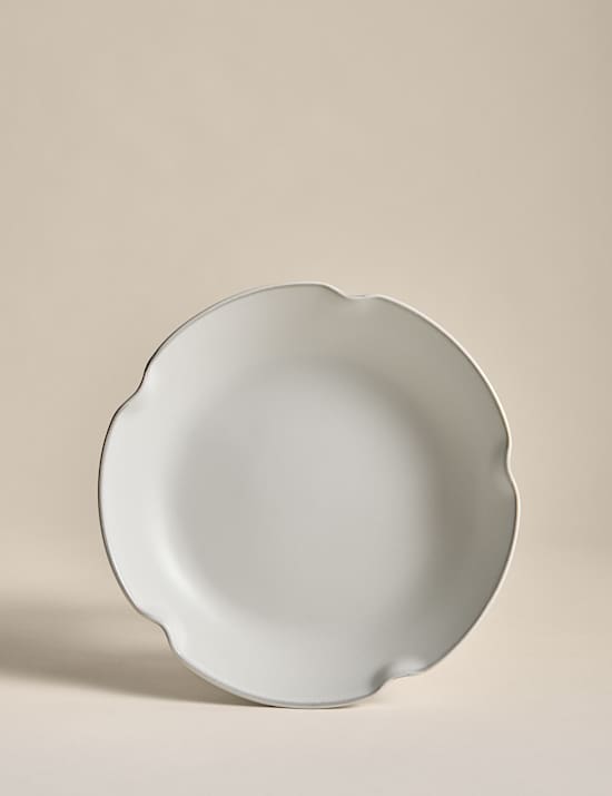 Assiette &agrave; p&acirc;tes &agrave; motif festonn&eacute;