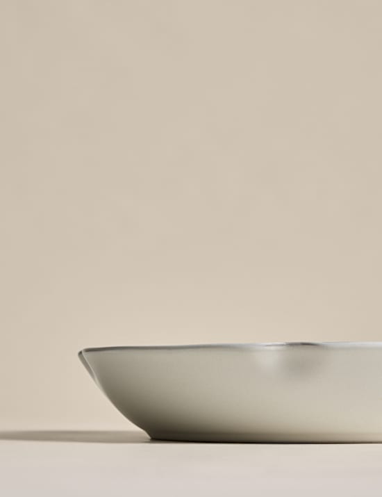 Assiette &agrave; p&acirc;tes &agrave; motif festonn&eacute;