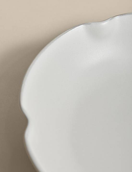 Assiette &agrave; p&acirc;tes &agrave; motif festonn&eacute;