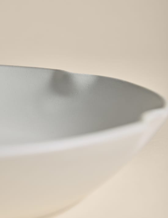 Assiette &agrave; p&acirc;tes &agrave; motif festonn&eacute;