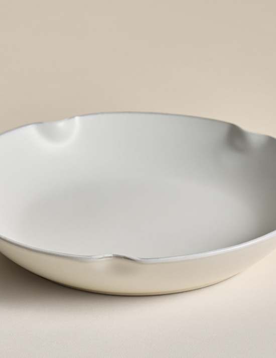 Assiette &agrave; p&acirc;tes &agrave; motif festonn&eacute;