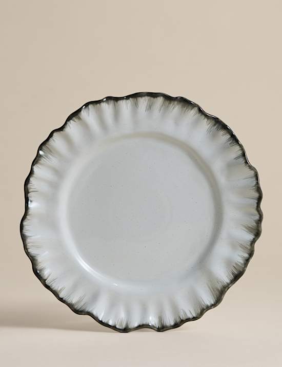 Set of 4 Ruffle Stoneware Dinner Plates