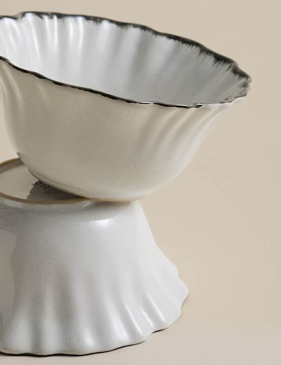 Set of 4 Ruffle Stoneware Cereal Bowls