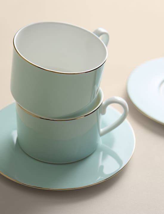 Sada 2 ks kostn&iacute;ch porcel&aacute;nov&yacute;ch &scaron;&aacute;lků a pod&scaron;&aacute;lků