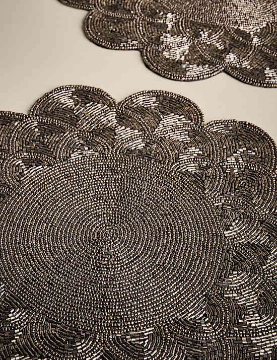 Set of 2 Beaded Scallop Placemats