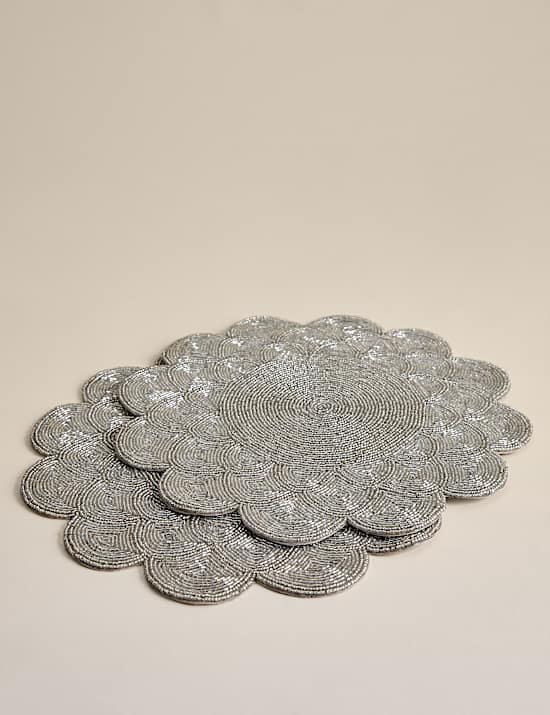 Set of 2 Beaded Scallop Placemats