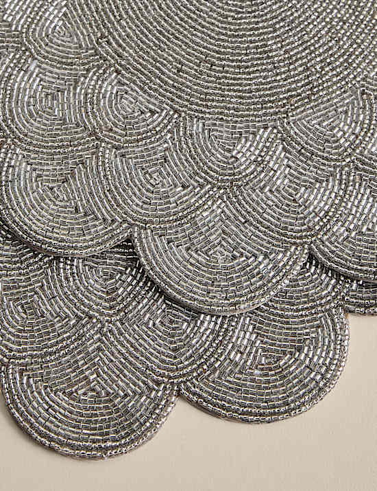 Set of 2 Beaded Scallop Placemats