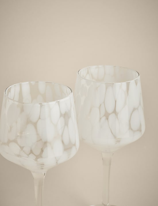Lot de 2 verres à vin à motif moucheté