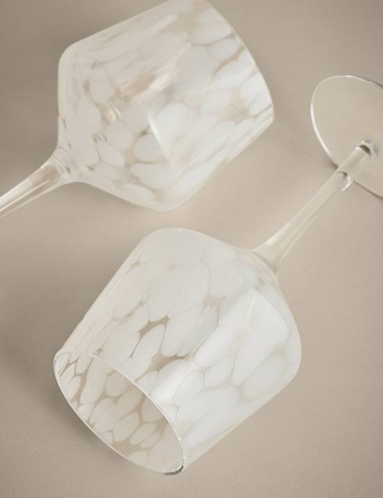 Lot de 2 verres à vin à motif moucheté