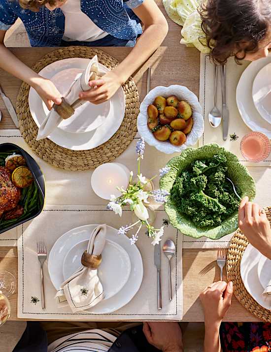 Ράνερ τραπεζιού με κεντητές μέλισσες από 100% βαμβάκι
