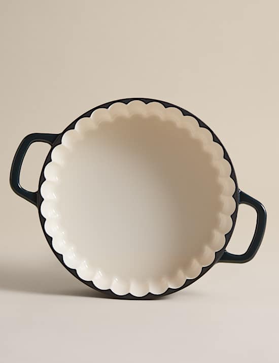 Cast Iron Medium Fluted Pie Dish