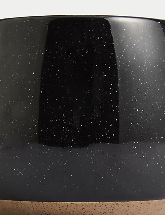 Hrnek s kontrastním základem