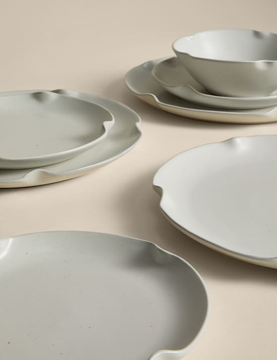 12 Piece Crimped Scallop Diner Set