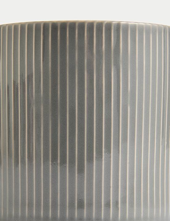 Strukturierter Becher