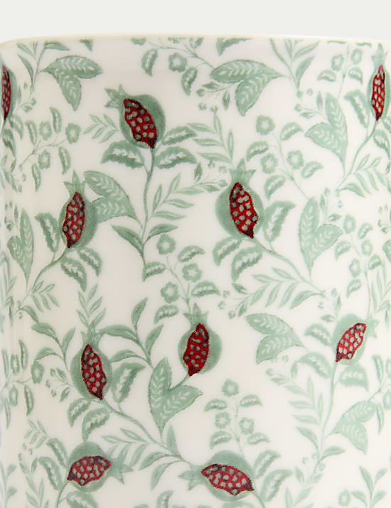 Becher mit Granatapfel-Motiv