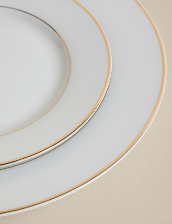 16 Piece Gilded Rim Dinner Set