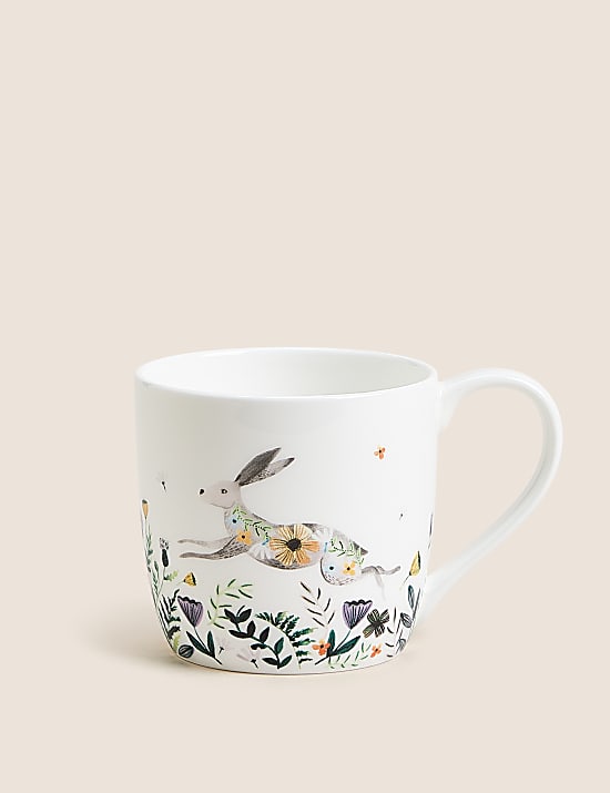 Taza con diseño de conejo y bosque