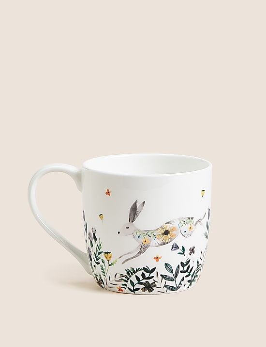 Taza con diseño de conejo y bosque