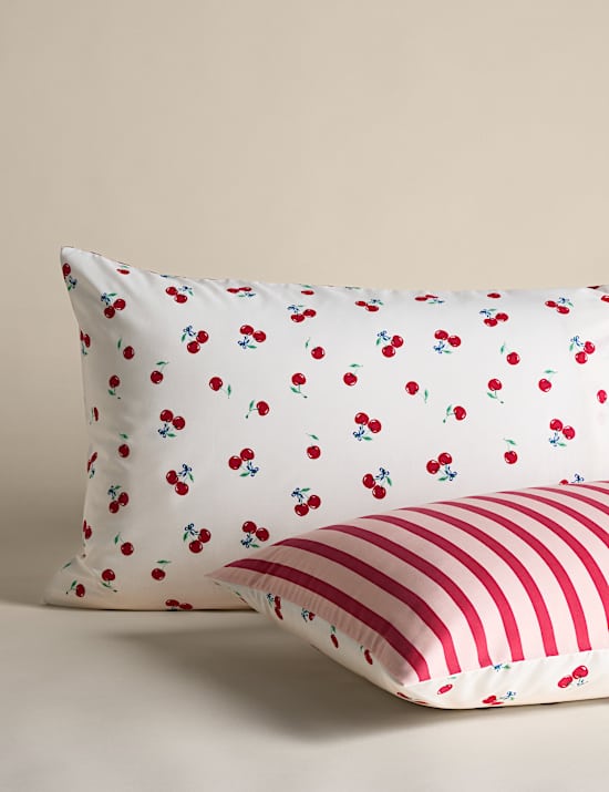 Cotton Blend Cherries Reversible Bedding Set