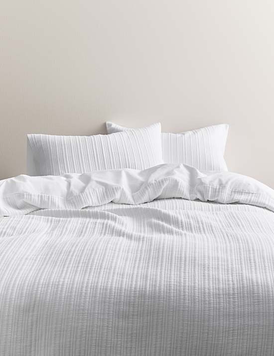 Pure Cotton Striped Matelass&eacute; Bedding Set
