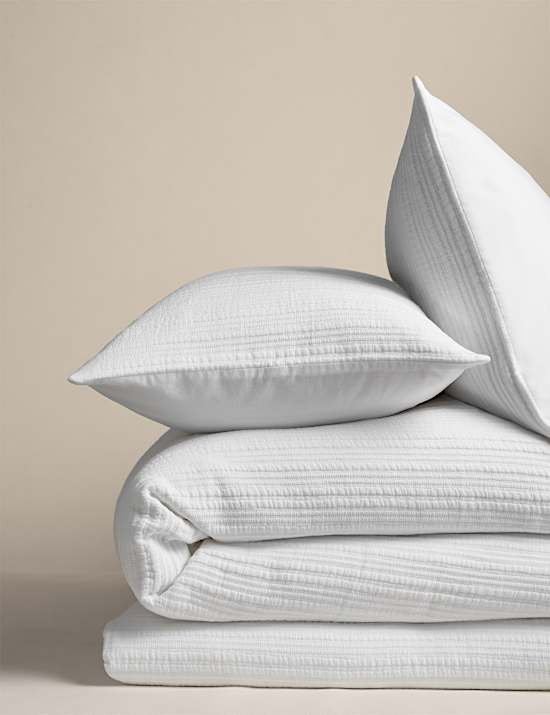 Pure Cotton Striped Matelass&eacute; Bedding Set