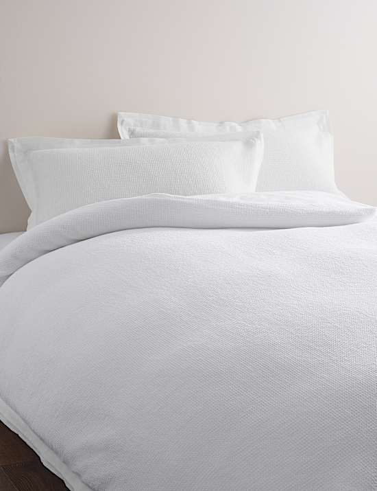 Patterned bedding