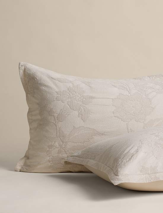 Pure Cotton Floral Matelass&eacute; Bedding Set