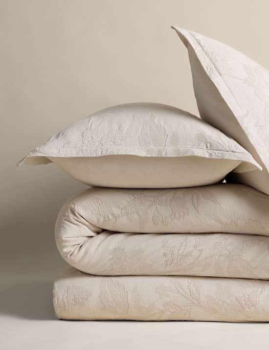 Pure Cotton Floral Matelass&eacute; Bedding Set