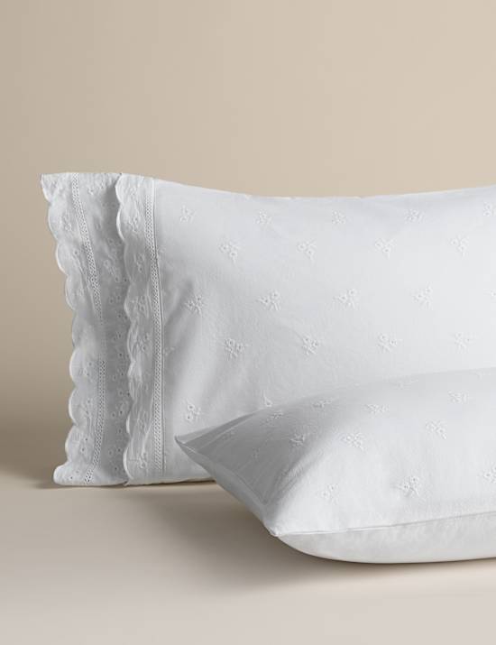 Scalloped Lace Embroidered Bedding Set