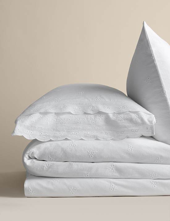 Scalloped Lace Embroidered Bedding Set