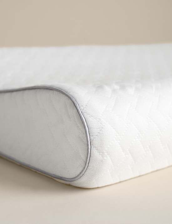 Chladiv&yacute; pol&scaron;t&aacute;ř s paměťovou pěnou, přizpůsobuj&iacute;c&iacute; se kontuře těla