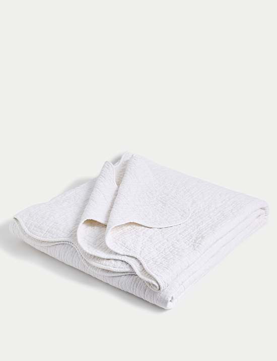 Quilted Scallop Bedspread