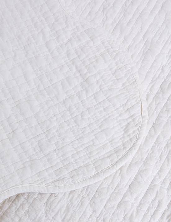 Quilted Scallop Bedspread