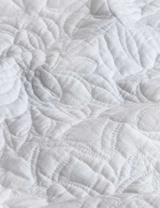 Květovan&eacute; prostěradlo z čist&eacute; bavlny