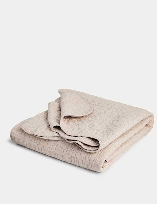 Bedspreads & throws
