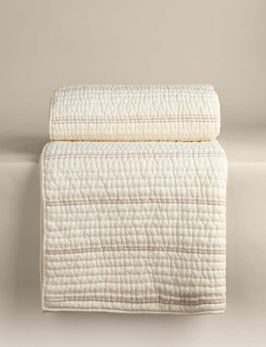 Bedspreads & throws