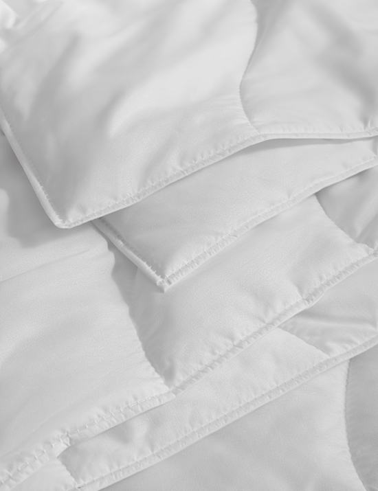 Antialergenní prošívaná přikrývka Plus s hodnotou tog 2,5