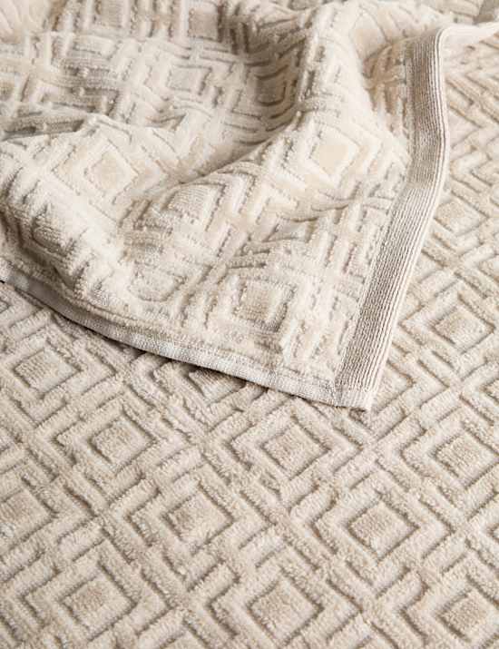 Ručník s geometrickým vzorem