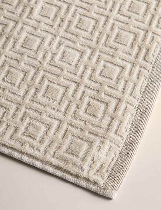 Ručník s geometrickým vzorem