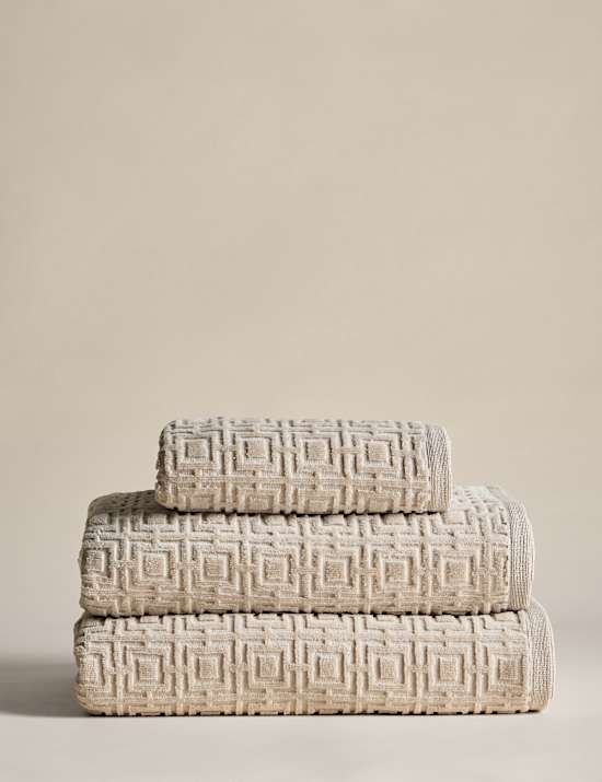 Ručník s geometrickým vzorem