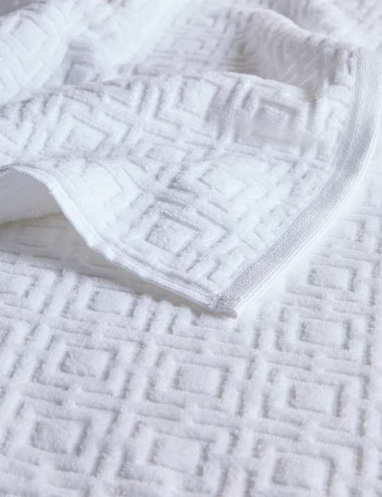 Handtuch mit geometrischem Muster